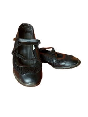 Size 8.5 - Cross Trekkers black